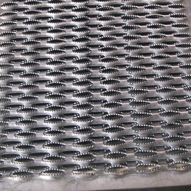 Factory wholesale Perforated Grill Sheet - OEM Non Slip Metal Sheet Galvanized  Perforated Metal Grating Safety – Dongjie