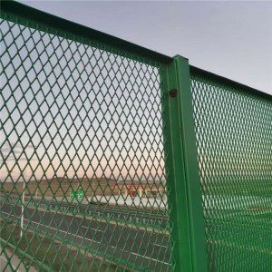 Дијамантска дупка со проширена метална мрежа против ограда од автопат