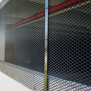 Фабрички прилагодено експандирана метална жица мрежа Фасадна обвивка Завесен ѕид
