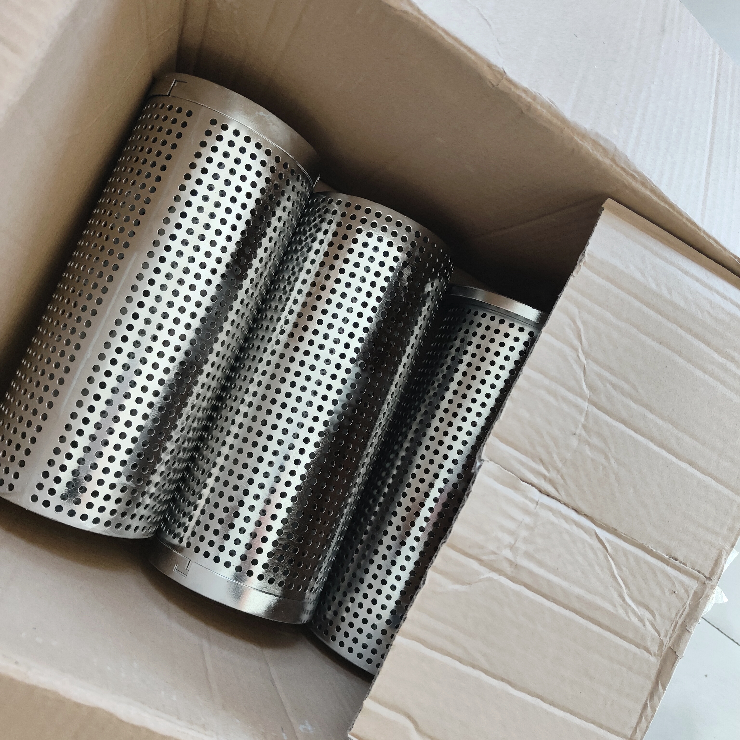 Factory Supply Perforated Ceiling Panels - Factory supply 304 stainless steel water perforated filter tube – Dongjie