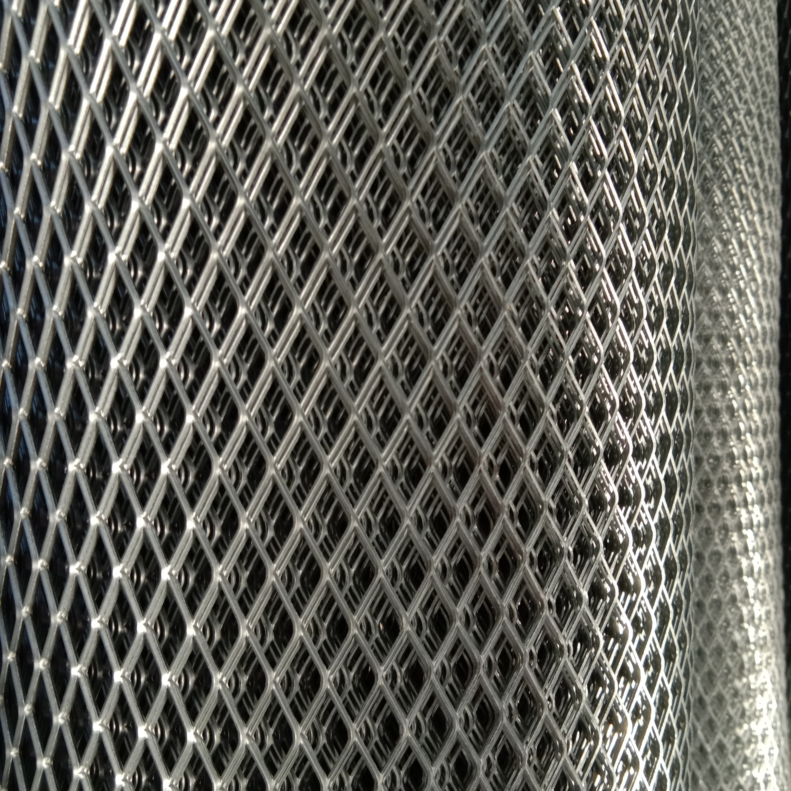Why choose expanded metal mesh for filter element—Anping Dongjie Wire Mesh Company