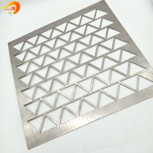 त्रिकोण पैटर्न छिद्रित धातु जाल OEM डिजाइन सजावट