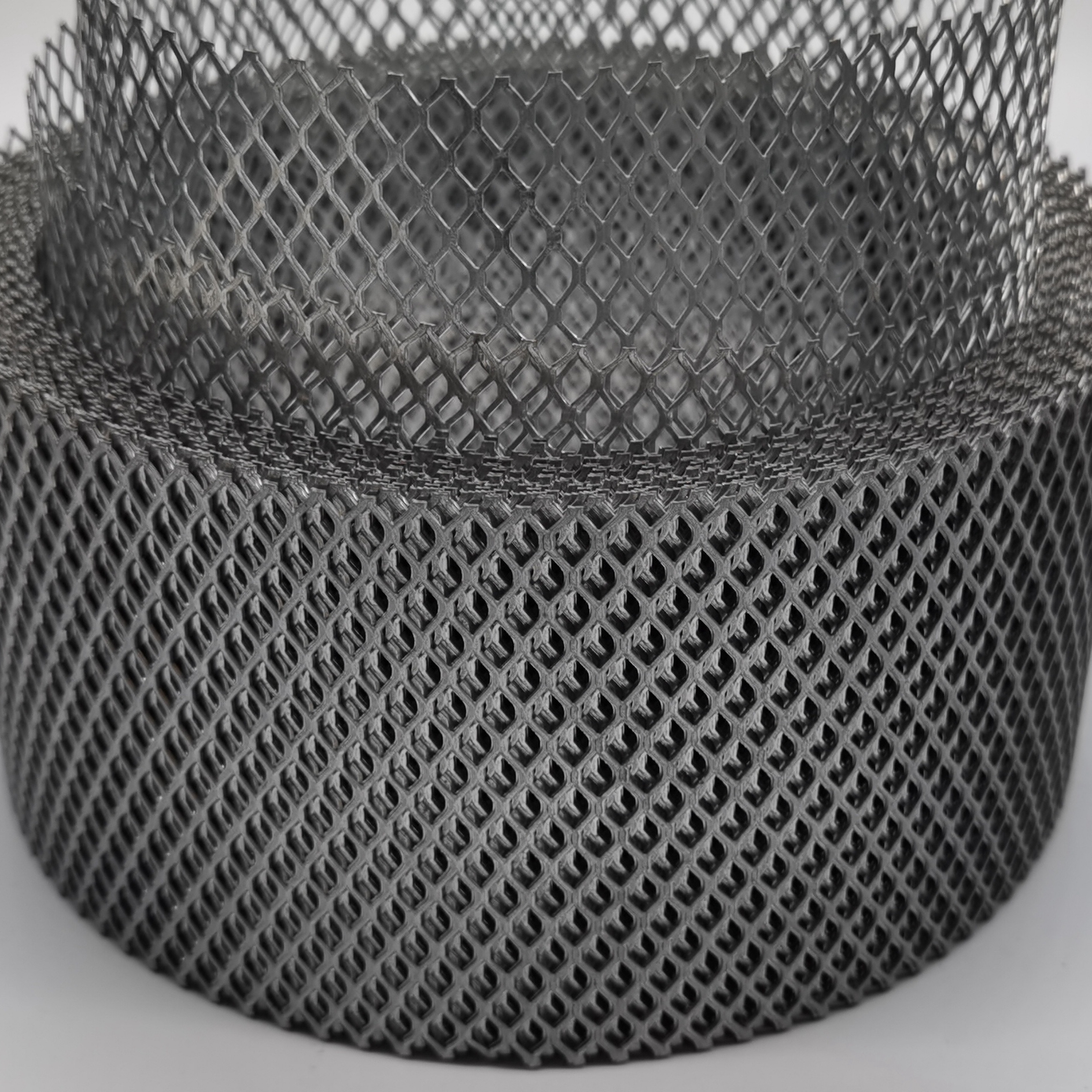 What shapes can stainless steel filter screens be made?