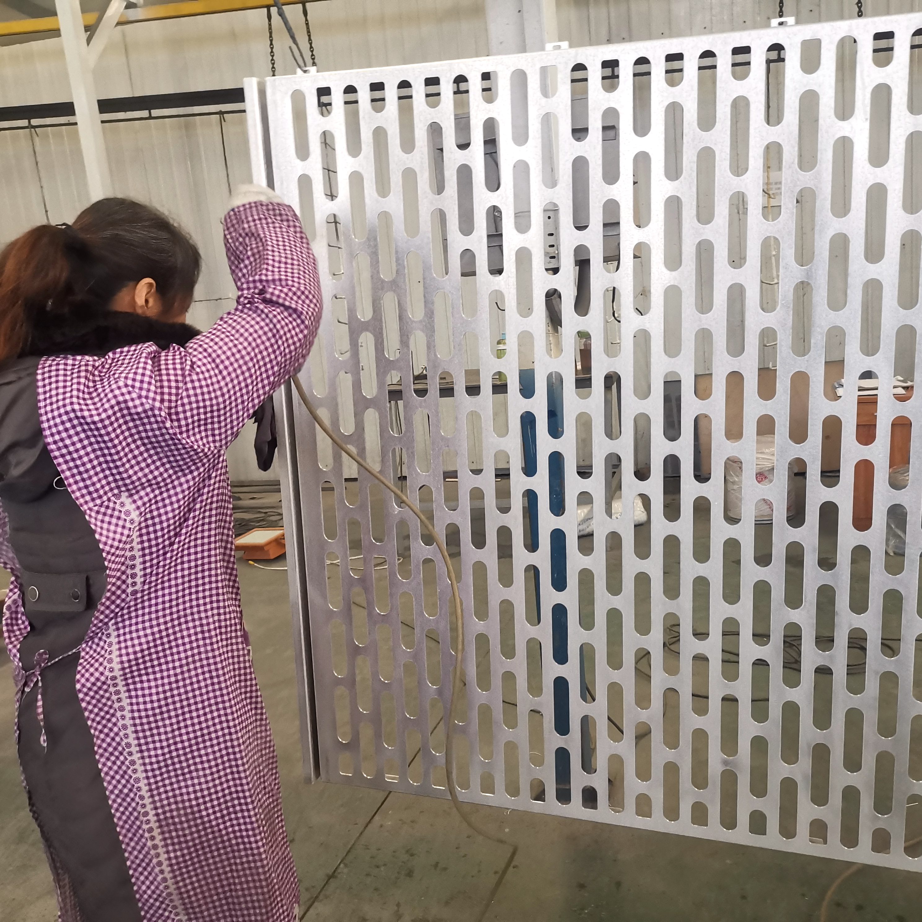 Sound absorption characteristics of aluminum plate perforated metal mesh.