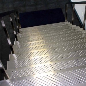 Raised carbon steel non-slip punching plate for stairs