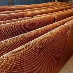 Aluminum alloy chain link mesh with good droop properties for metal partitions