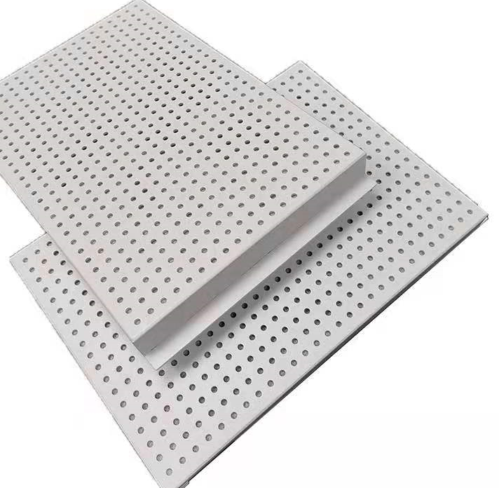 What are the characteristics of aluminum mesh?