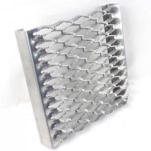 Customized Various Hole Types Serrated Anti Slip Perforated Metal Sheet