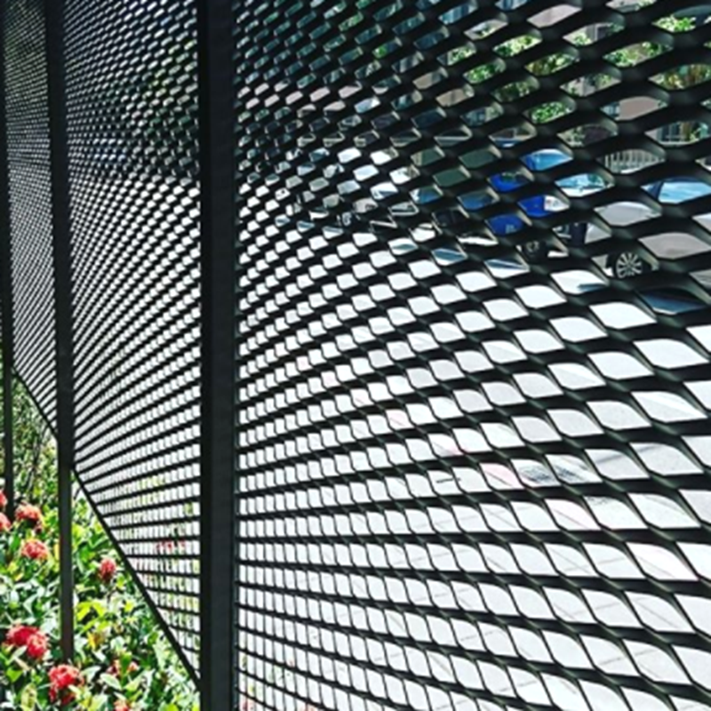 Special reasons for choosing the expanded metal fence