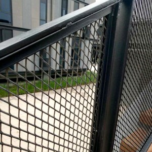 Kohandatud alumiiniumist/tsingitud/roostevabast terasest pulbervärviga kaetud paisutatud metall trepipiirde jaoks, balustraaditara käsipuu tara
