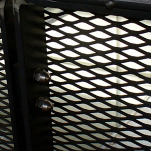 Anpassad aluminium/galvaniserat/rostfritt stål pulverlackerad sträckmetall för trappräcke Balustrade staket Ledstängsel