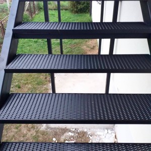 Outdoors stairs customized anti-slip expanded metal stair treads
