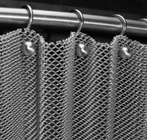 ການອອກແບບພາຍໃນ custom curtain galvanized chain link mesh