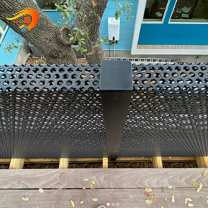 Архитектонска декоративна ограда од лимови со перфорирана метална мрежа решетки