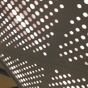 Carreaux de plafond décoratifs en métal perforé pour centre commercial