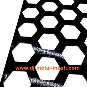 Stavební materiál zavěšeného stropu Šestihranná černá perforovaná kovová drátěná síť pro tělocvičnu