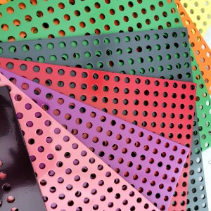 Vícebarevné hliníkové děrované kovové panely s kulatými otvory pro fasádní obklady