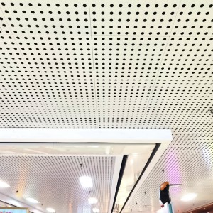 Dekorativní perforovaná kovová síť na stropní obklady