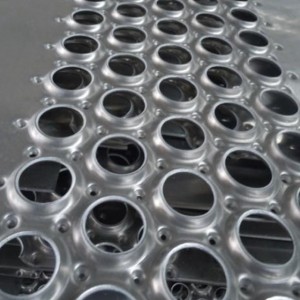 10.-5.0mm galvanized crocodile mouth perforated anti skid plate