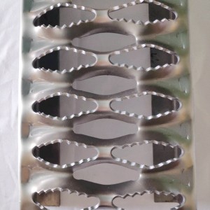 Stainless steel perforated mesh crocodile mouth anti-skid plate
