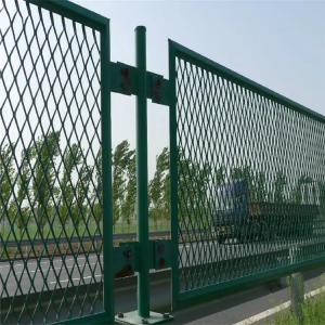 גדר רשת מתכת מורחבת בצורת יהלום נגד התנגשות לנתיב מהיר