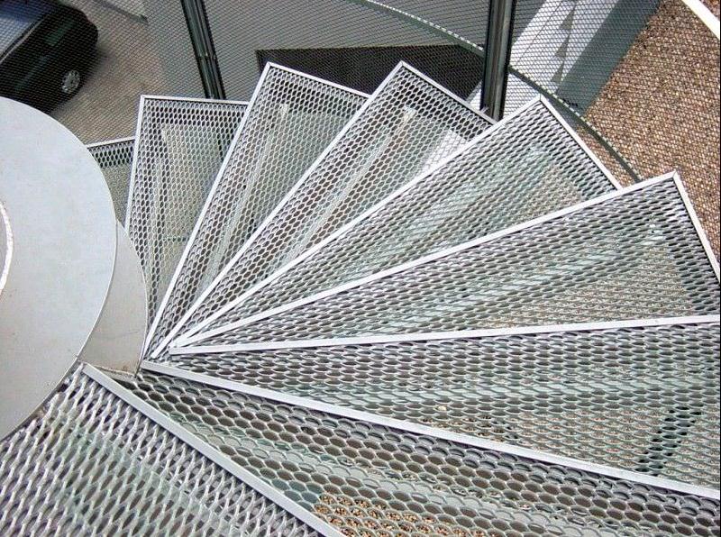 What are the uses of trampling expanded metal mesh?