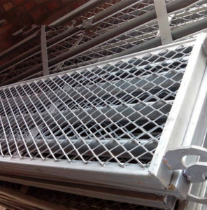 Escaleras de seguridad con rejilla de malla metálica expandida de acero inoxidable