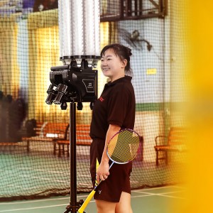 low price badminton shuttlecock machine with remote control