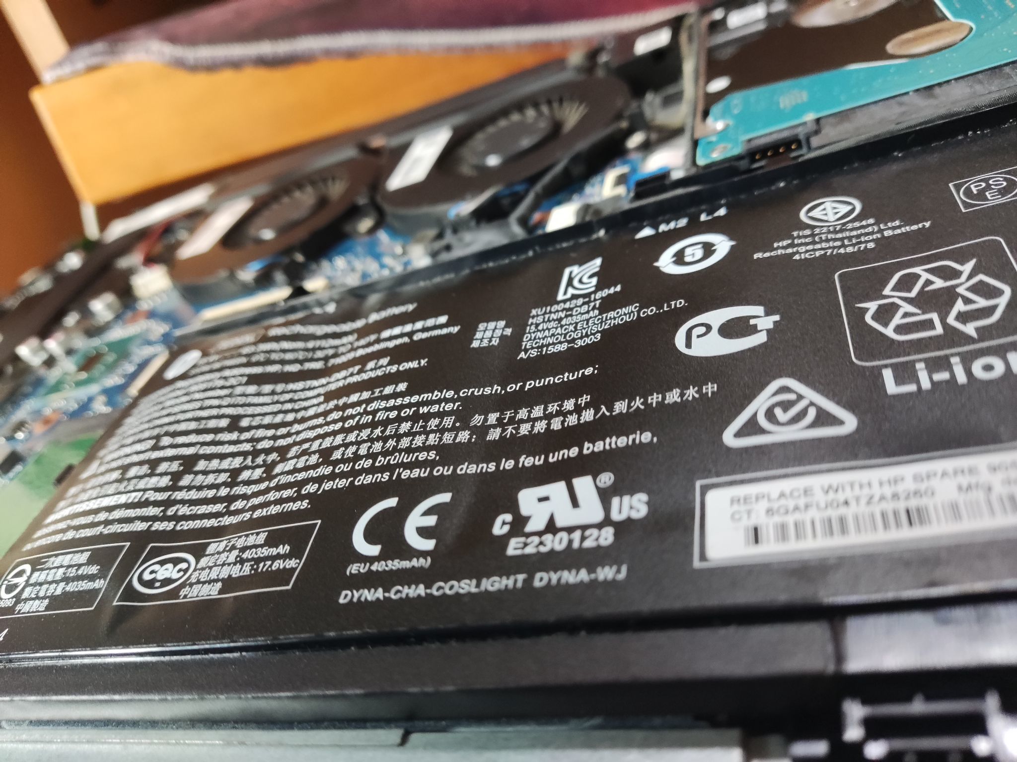 Is the bulge of the laptop battery not very serious and can continue to be used?