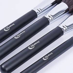 Set di pennelli per trucco in legno Dongshen 12 pezzi Kit di strumenti per il trucco di bellezza per pennelli cosmetici neri per capelli sintetici di alta qualità