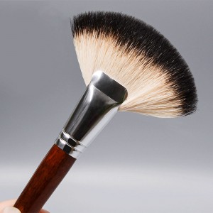 Luxusná súkromná značka Kozmetická kefa kozie vlasy drevo Rukoväť vejár štetec vlastné logo púdrové make-up štetce veľkoobchod