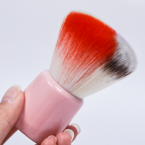 Dongshen Logotipo personalizado Fibra sintética facial Vegan Short Flat Kabuki Brush Brocha de maquillaje Brocha para colorete en polvo