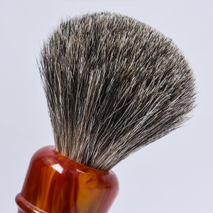 Brocha de afeitar masculina con mango de resina ecolóxica de pelo de teixugo puro profesional e cómodo