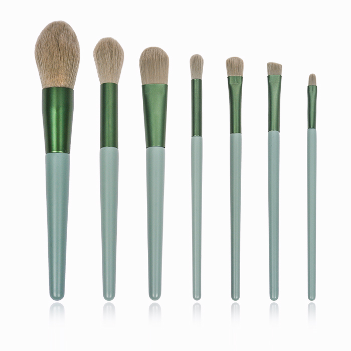 Customized private label green makeup brush set cruelty-free fiber synthetic hair wooden handle ladies daily makeup facial brush tool