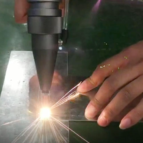 Hand-yakabatwa laser welding musoro wekushandisa uye kugadzirisa zuva nezuva