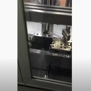 Automatic screw locking machine