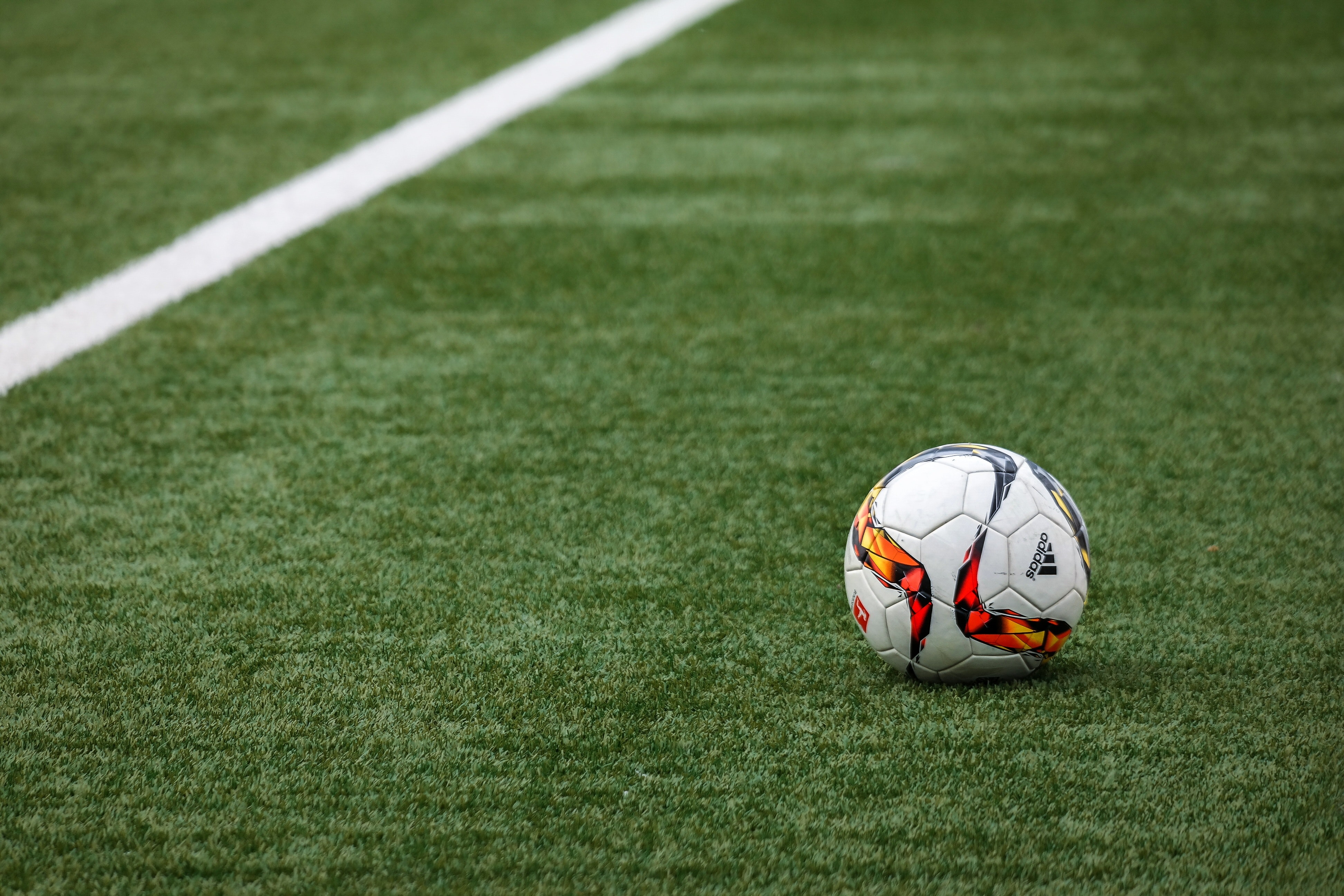 Предимства на футболно игрище с изкуствена трева