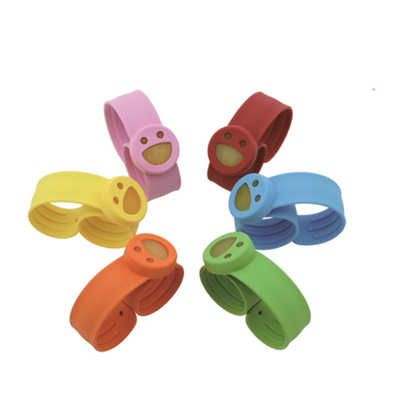 TW06 All Natural Silicone Mosquito Repellent Bracelet With Refill Pallets deet free