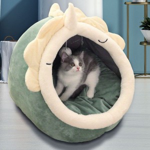 Розкішний м'який теплий котячий диван у формі милих тварин. Печера