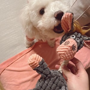 Mainan Kunyah Anjing Berderit Lembut Berbentuk Keldai Interaktif