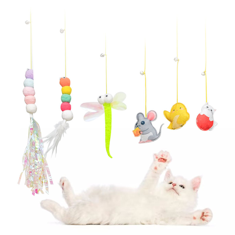 Divertenti giocattoli interattivi personalizzati per gatti con piume appesi con campana