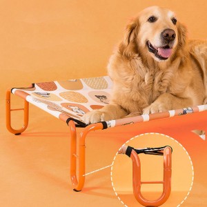 سرير كلب مرتفع مقاوم للماء للتخييم في الهواء الطلق