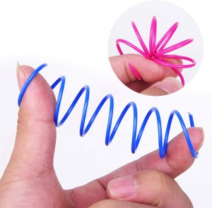 4 Çydamly plastik pişik spiral bahary interaktiw pişik oýunjagy