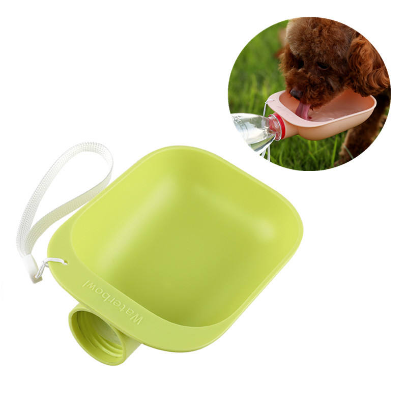 Outdoor draagbare waterbakken voor huisdieren, gemonteerd op een waterfles