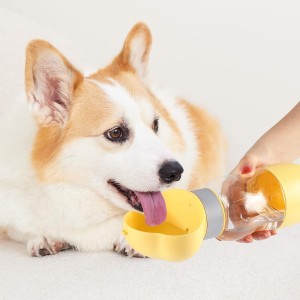 პორტატული ძაღლების სასმელი დისპენსერი მიმწოდებლის ბოთლი საკვები კონტეინერით