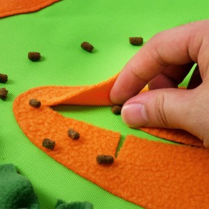Carrot Pattern Interactive Smell Training Dog Slow Feeder Mat