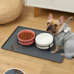 Tappetino antiscivolo in silicone per l'alimentazione per i cani è i misgi