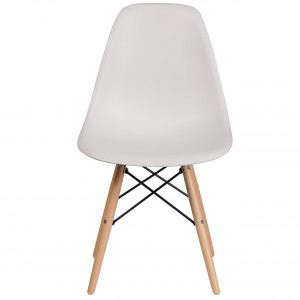 Бял пластмасов стол с дървени крака за домашен декор