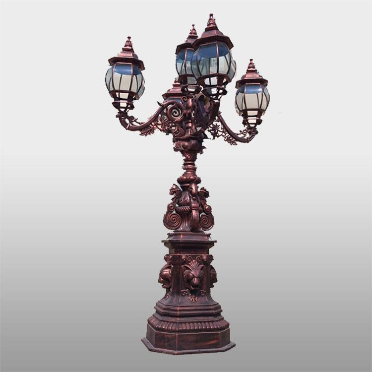 West style cast antique bronze statue lamps