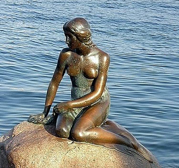 Life size metal figure bronze  musician  statue man and woman couple sculpture